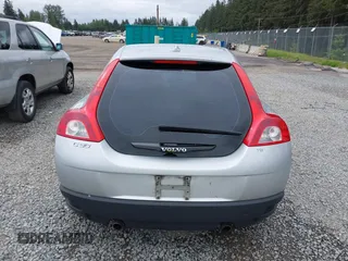 2008 Volvo C30 Version 1.0 z VIN YV1MK672682080579, wystawiony jako IAAI lot #42269498 z przebiegiem 217 040 mil mil oraz . Historia ofert i sprzedaży dostępna na DreamBid. Obrazek 16.