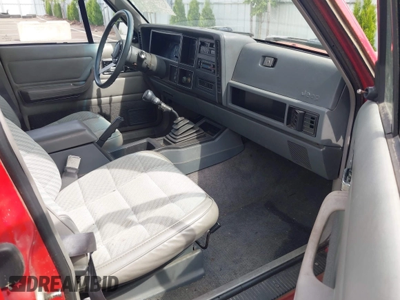 1989 Jeep Cherokee with VIN 1J4FT38L3KL577747, listed as a IAAI auction lot 42577047 with 144,312 mi miles and . Bid and sale history available at DreamBid. Image 5.