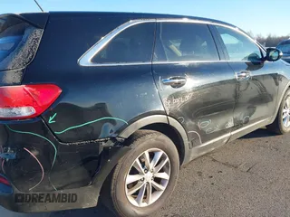 2018 Kia Sorento LX with VIN 5XYPG4A34JG431818, listed as a IAAI auction lot 40997995 with 141,886 mi miles. Bid and sale history available at carsss.com. Image 17.