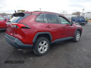 2020 Toyota RAV4 XLE with VIN 2T3P1RFV4LW115588, listed as a IAAI auction lot 40821216 with 60,697 mi miles. Bid and sale history available at carsss.com. Image 4.