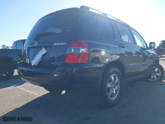 2005 Toyota Highlander with VIN JTEGP21A250083043, listed as a IAAI auction lot 41635028 with 125,277 mi miles. Bid and sale history available at carsss.com. Image 4.
