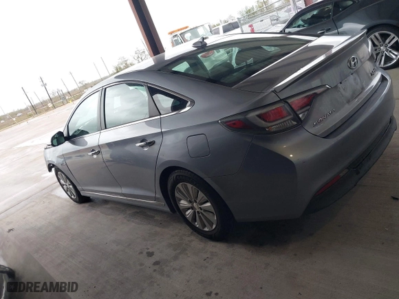 2017 Hyundai Sonata Hybrid SE with VIN KMHE24L14HA048579, listed as a IAAI auction lot 41018016 with 92,342 mi miles. Bid and sale history available at carsss.com. Image 14.