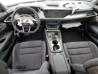2023 Audi e-tron GT Premium Plus z VIN WAUCJBFW4P7005802, wystawiony jako Copart lot #84640904 z przebiegiem Nie podano mil oraz Szkoda całkowita • Salvage title. Historia ofert i sprzedaży dostępna na DreamBid. Obrazek 8.