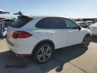 2012 Porsche Cayenne S Hybrid z VIN WP1AE2A23CLA93180, wystawiony jako Copart lot #88579675 z przebiegiem 50 909 mil mil oraz Tytuł czysty. Historia ofert i sprzedaży dostępna na DreamBid. Obrazek 3.