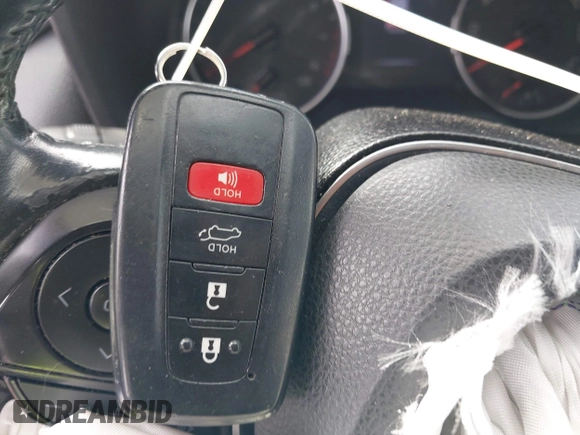2019 Toyota RAV4 XLE with VIN JTMP1RFV2KD021348, listed as a IAAI auction lot 42198925 with 130,838 mi miles and . Bid and sale history available at DreamBid. Image 11.
