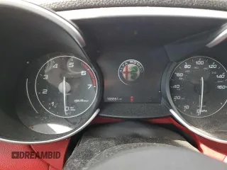 2018 Alfa Romeo Giulia z VIN ZARFAEBN6J7597943, wystawiony jako Copart lot #88288745 z przebiegiem 105 551 mil mil oraz Szkoda całkowita • Salvage title. Historia ofert i sprzedaży dostępna na DreamBid. Obrazek 9.