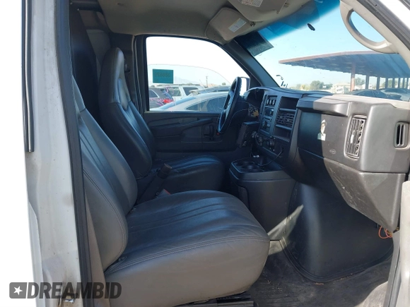2008 GMC Savana Cargo with VIN 1GTGG25C681111778, listed as a IAAI auction lot 41700294 with 414,744 mi miles. Bid and sale history available at carsss.com. Image 5.