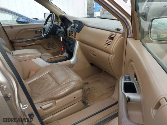 2004 Honda Pilot EX with VIN 2HKYF18594H523176, listed as a IAAI auction lot 41937743 with 310,344 mi miles. Bid and sale history available at carsss.com. Image 5.