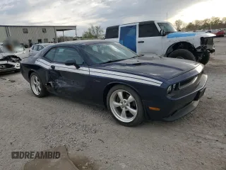 2013 Dodge Challenger R/T z VIN 2C3CDYBT9DH585965, wystawiony jako Copart lot #52995875 z przebiegiem 131 456 mil mil oraz Szkoda całkowita • Salvage title. Historia ofert i sprzedaży dostępna na DreamBid. Obrazek 4.