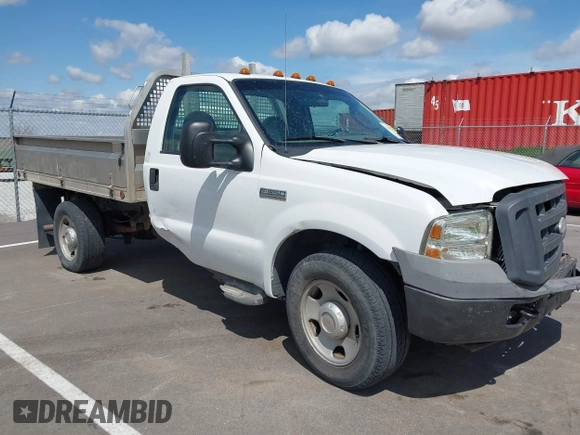 2005 Ford F-350 XL z VIN 1FDSF34575EC16707, wystawiony jako IAAI lot #42140911 z przebiegiem 93 732 mil mil oraz . Historia ofert i sprzedaży dostępna na DreamBid. Obrazek 1.