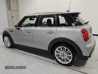 2024 MINI Hardtop 4 Door Cooper S z VIN WMW53DK08R2V54158, wystawiony jako Copart lot #55865485 z przebiegiem 29 575 mil mil oraz Tytuł czysty. Historia ofert i sprzedaży dostępna na DreamBid. Obrazek 2.