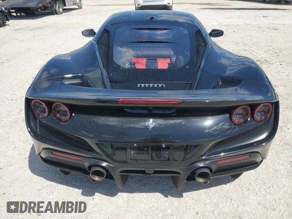 2021 Ferrari F8 z VIN ZFF92LLA8M0268230, wystawiony jako Copart lot #50326925 z przebiegiem 18 802 mil mil oraz Szkoda całkowita • Salvage title. Historia ofert i sprzedaży dostępna na DreamBid. Obrazek 6.