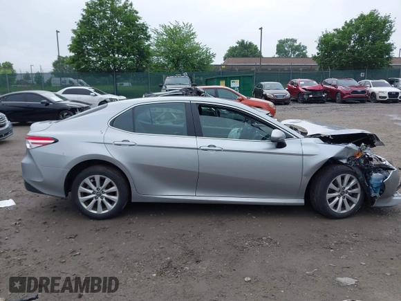 2019 Toyota Camry LE z VIN 4T1B11HK5KU813553, wystawiony jako IAAI lot #42282507 z przebiegiem 22 100 mil mil oraz . Historia ofert i sprzedaży dostępna na DreamBid. Obrazek 12.