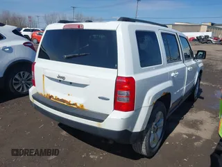 2014 Jeep Patriot Latitude with VIN 1C4NJPFA8ED550221, listed as a IAAI auction lot 41919419 with 185,386 mi miles and . Bid and sale history available at carsss.com. Image 4.