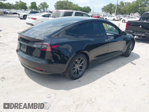 2023 Tesla Model 3 z VIN 5YJ3E1EA0PF571330, wystawiony jako IAAI lot #42198817 z przebiegiem 39 682 mil mil oraz . Historia ofert i sprzedaży dostępna na DreamBid. Obrazek 4.