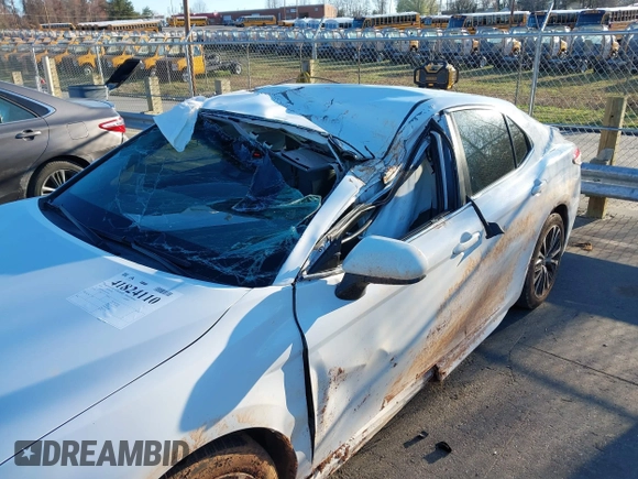 2018 Toyota Camry LE with VIN 4T1B11HK5JU565402, listed as a IAAI auction lot 41824110 with 105,659 mi miles. Bid and sale history available at carsss.com. Image 6.