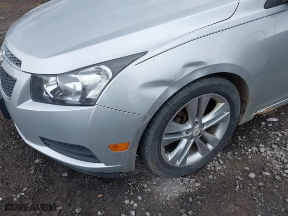 2011 Chevrolet Cruze LTZ with VIN 1G1PH5S95B7146834, listed as a IAAI auction lot 41828042 with 200,138 mi miles. Bid and sale history available at carsss.com. Image 6.