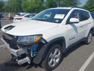 2020 Jeep Compass Latitude z VIN 3C4NJDBBXLT168695, wystawiony jako IAAI lot #42476489 z przebiegiem 23 213 mil mil oraz . Historia ofert i sprzedaży dostępna na DreamBid. Obrazek 2.