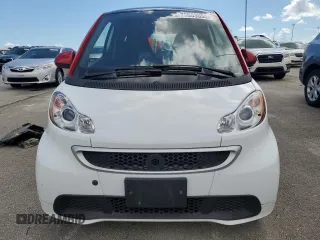 2014 Smart fortwo Passion z VIN WMEEJ9AA6EK782087, wystawiony jako Copart lot #73883554 z przebiegiem Nie podano mil oraz Nie do naprawy • Non repairable. Historia ofert i sprzedaży dostępna na DreamBid. Obrazek 5.
