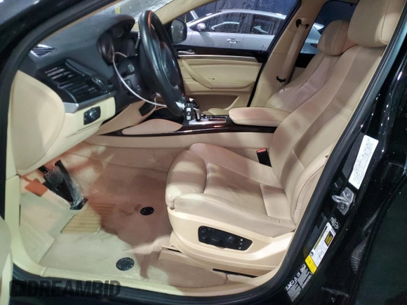 2013 BMW X6 xDrive35i z VIN 5UXFG2C56DL786186, wystawiony jako Copart lot #52513645 z przebiegiem 144 452 mil mil oraz Czysty tytuł • Clean title. Historia ofert i sprzedaży dostępna na DreamBid. Obrazek 7.
