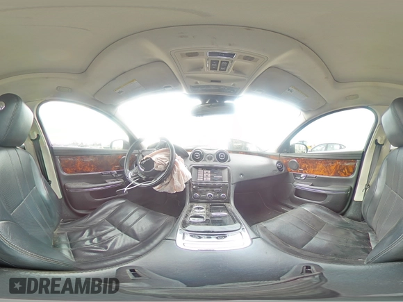 2013 Jaguar XJ z VIN SAJWJ1CD5D8V53294, wystawiony jako Copart lot #49711445 z przebiegiem 100 675 mil mil oraz Szkoda całkowita • Salvage title. Historia ofert i sprzedaży dostępna na DreamBid. Obrazek 13.
