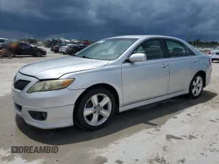 2011 Toyota Camry LE z VIN 4T1BF3EK6BU138555, wystawiony jako Copart lot #61832055 z przebiegiem 199 475 mil mil oraz Czysty tytuł • Clean title. Historia ofert i sprzedaży dostępna na DreamBid. Obrazek 1.