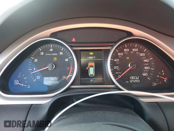 2015 Audi Q7 Premium Plus z VIN WA1LGAFE6FD023540, wystawiony jako Copart lot #57227145 z przebiegiem 124 203 mil mil oraz Szkoda całkowita • Salvage title. Historia ofert i sprzedaży dostępna na DreamBid. Obrazek 9.