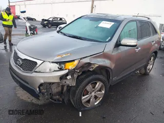 2013 Kia Sorento EX with VIN 5XYKUDA64DG320588, listed as a IAAI auction lot 41204828 with 164,146 mi miles. Bid and sale history available at carsss.com. Image 6.