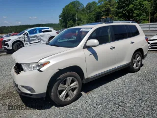2013 Toyota Highlander Limited z VIN 5TDYK3EH4DS141380, wystawiony jako Copart lot #56319445 z przebiegiem 95 516 mil mil oraz Szkoda całkowita • Salvage title. Historia ofert i sprzedaży dostępna na DreamBid. Obrazek 1.