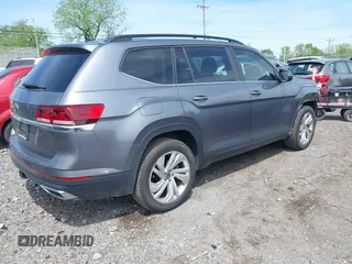 2022 Volkswagen Atlas SE z VIN 1V2JR2CA7NC523045, wystawiony jako IAAI lot #42072173 z przebiegiem 49 943 mil mil oraz . Historia ofert i sprzedaży dostępna na DreamBid. Obrazek 4.