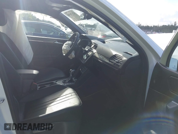2023 Volkswagen Tiguan SE R-Line Black с VIN 3VVCB7AX0PM092375, выставлен на аукционе IAAI как лот 42176568 с пробегом 25 037 миль миль и . История ставок и продаж доступна на DreamBid. Изображение 5.