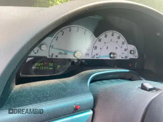 2002 Ford Thunderbird Hardtop Premium с VIN 1FAHP60A32Y114563, выставлен на аукционе Copart как лот 61160805 с пробегом 147 234 миль миль и Чистый • Clean title. История ставок и продаж доступна на DreamBid. Изображение 8.