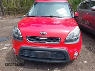2013 Kia Soul + z VIN KNDJT2A63D7610143, wystawiony jako IAAI lot #42124581 z przebiegiem 104 155 mil mil oraz . Historia ofert i sprzedaży dostępna na DreamBid. Obrazek 12.