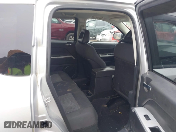 2008 Jeep Compass Sport with VIN 1J8FT47078D755562, listed as a IAAI auction lot 41493097 with 120,502 mi miles. Bid and sale history available at carsss.com. Image 8.