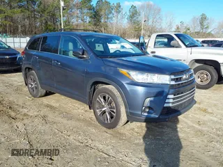 2018 Toyota Highlander LE z VIN 5TDZZRFH1JS246973, wystawiony jako IAAI lot #41724379 z przebiegiem 185 461 mil mil oraz . Historia ofert i sprzedaży dostępna na DreamBid. Obrazek 1.