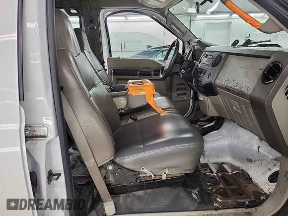 2008 Ford F-250 XL z VIN 1FTSW20538EE05153, wystawiony jako IAAI lot #42554757 z przebiegiem 162 318 mil mil oraz . Historia ofert i sprzedaży dostępna na DreamBid. Obrazek 10.