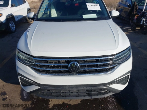 2024 Volkswagen Tiguan S with VIN 3VVFB7AX0RM081893, listed as a IAAI auction lot 41425695 with 8,187 mi miles. Bid and sale history available at carsss.com. Image 12.