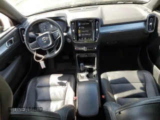2019 Volvo XC40 Momentum z VIN YV4162XZ3K2009069, wystawiony jako Copart lot #56486375 z przebiegiem 89 718 mil mil oraz Szkoda całkowita • Salvage title. Historia ofert i sprzedaży dostępna na DreamBid. Obrazek 8.
