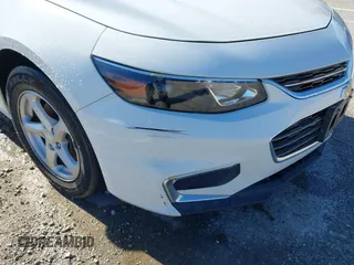 2016 Chevrolet Malibu LS z VIN 1G1ZB5ST5GF243762, wystawiony jako IAAI lot #42322879 z przebiegiem 172 926 mil mil oraz . Historia ofert i sprzedaży dostępna na DreamBid. Obrazek 6.