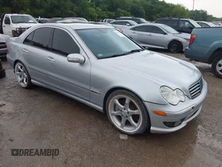 2007 Mercedes-Benz C 230 Sport z VIN WDBRF52H17F923745, wystawiony jako IAAI lot #42195443 z przebiegiem 163 999 mil mil oraz . Historia ofert i sprzedaży dostępna na DreamBid. Obrazek 1.
