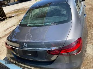 2022 Mercedes-Benz E 350 z VIN W1KZF8EB6NB019510, wystawiony jako Copart lot #52361475 z przebiegiem Nie podano mil oraz Nie do naprawy • Non repairable. Historia ofert i sprzedaży dostępna na DreamBid. Obrazek 6.