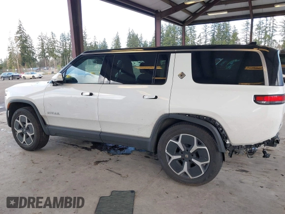 2024 Rivian R1S Adventure z VIN 7PDSGBBA4RN044260, wystawiony jako IAAI lot #41712342 z przebiegiem 7521 mil mil oraz . Historia ofert i sprzedaży dostępna na DreamBid. Obrazek 15.