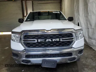2023 Ram 1500 Big Horn z VIN 1C6RRFBG1PN554291, wystawiony jako Copart lot #59908015 z przebiegiem 23 248 mil mil oraz Czysty tytuł • Clean title. Historia ofert i sprzedaży dostępna na DreamBid. Obrazek 5.