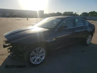 2017 Jaguar XF 35t Premium z VIN SAJBD4BV4HCY35219, wystawiony jako Copart lot #53945575 z przebiegiem 63 422 mil mil oraz Szkoda całkowita • Salvage title. Historia ofert i sprzedaży dostępna na DreamBid. Obrazek 1.