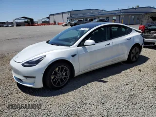2021 Tesla Model 3 Long Range z VIN 5YJ3E1EB2MF015072, wystawiony jako Copart lot #58063345 z przebiegiem 72 082 mil mil oraz Szkoda całkowita • Salvage title. Historia ofert i sprzedaży dostępna na DreamBid. Obrazek 1.