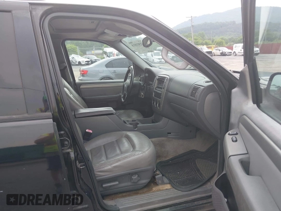 2004 Ford Explorer XLT z VIN 1FMZU73K54UA18067, wystawiony jako IAAI lot #42502018 z przebiegiem 202 136 mil mil oraz . Historia ofert i sprzedaży dostępna na DreamBid. Obrazek 5.