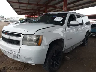 2011 Chevrolet Suburban LT with VIN 1GNSKJE31BR187475, listed as a IAAI auction lot 41799366 with 203,476 mi miles. Bid and sale history available at carsss.com. Image 2.