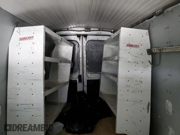 2018 Ford Transit z VIN 1FTYR2CMXJKA85664, wystawiony jako Copart lot #62708365 z przebiegiem Nie podano mil oraz Szkoda całkowita • Salvage title. Historia ofert i sprzedaży dostępna na DreamBid. Obrazek 10.