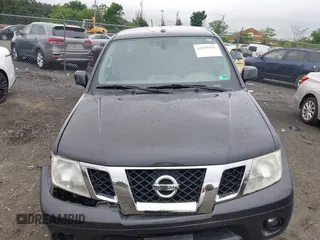 2015 Nissan Frontier SV z VIN 1N6AD0EV6FN715810, wystawiony jako IAAI lot #42199101 z przebiegiem 134 982 mil mil oraz . Historia ofert i sprzedaży dostępna na DreamBid. Obrazek 12.