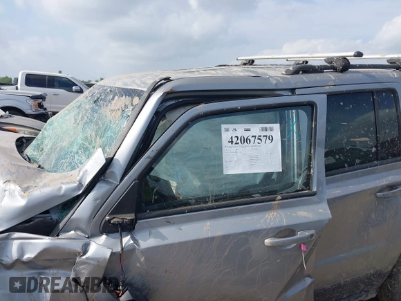 2017 Jeep Patriot Sport SE with VIN 1C4NJPBA8HD116584, listed as a IAAI auction lot 42067579 with Not provided miles and . Bid and sale history available at DreamBid. Image 6.